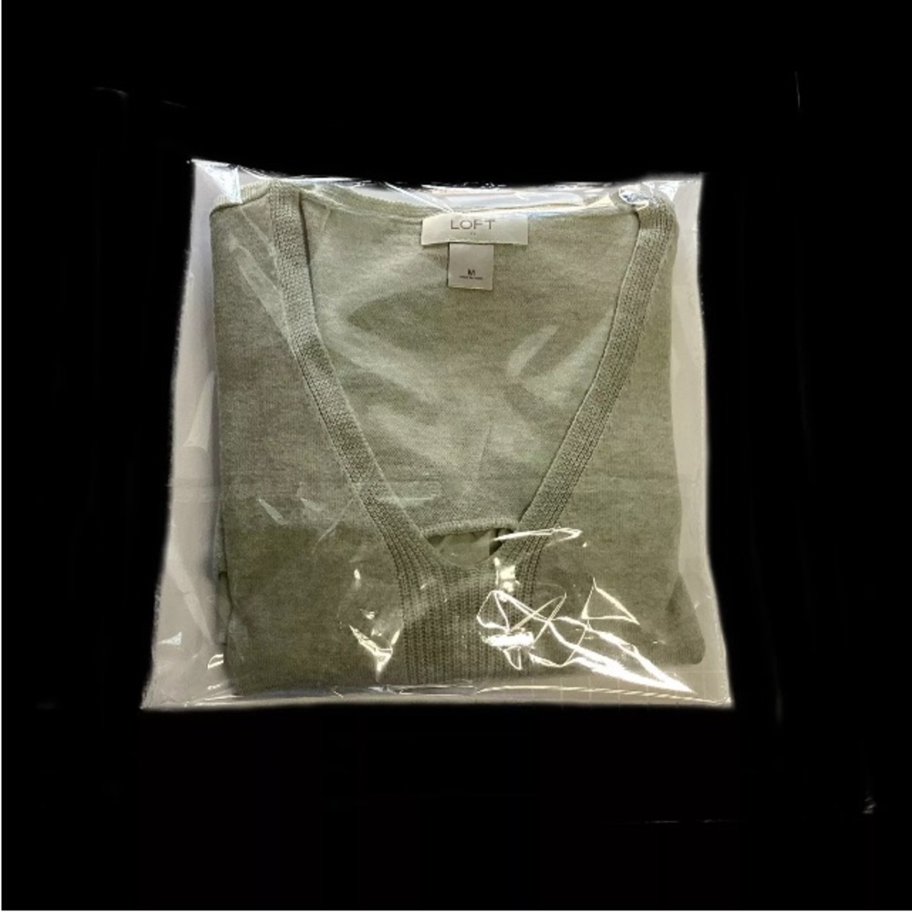 LOFT by Ann Taylor Women’s M knit pullover Celery green v-neck - Picture 9 of 10